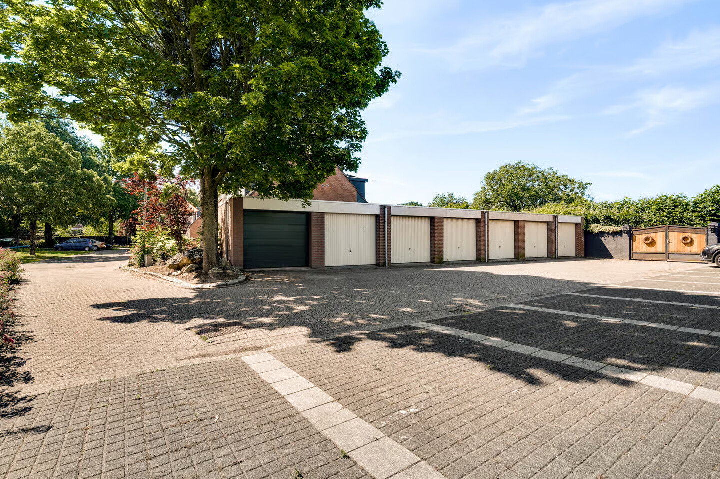 Tussenwoning te koop: Op den Toum 73, Haelen