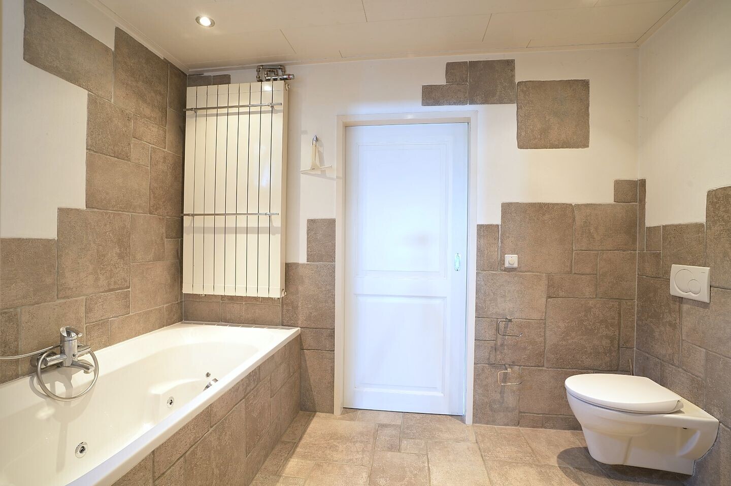Tussenwoning te koop: Dorpsstraat 42, Heel