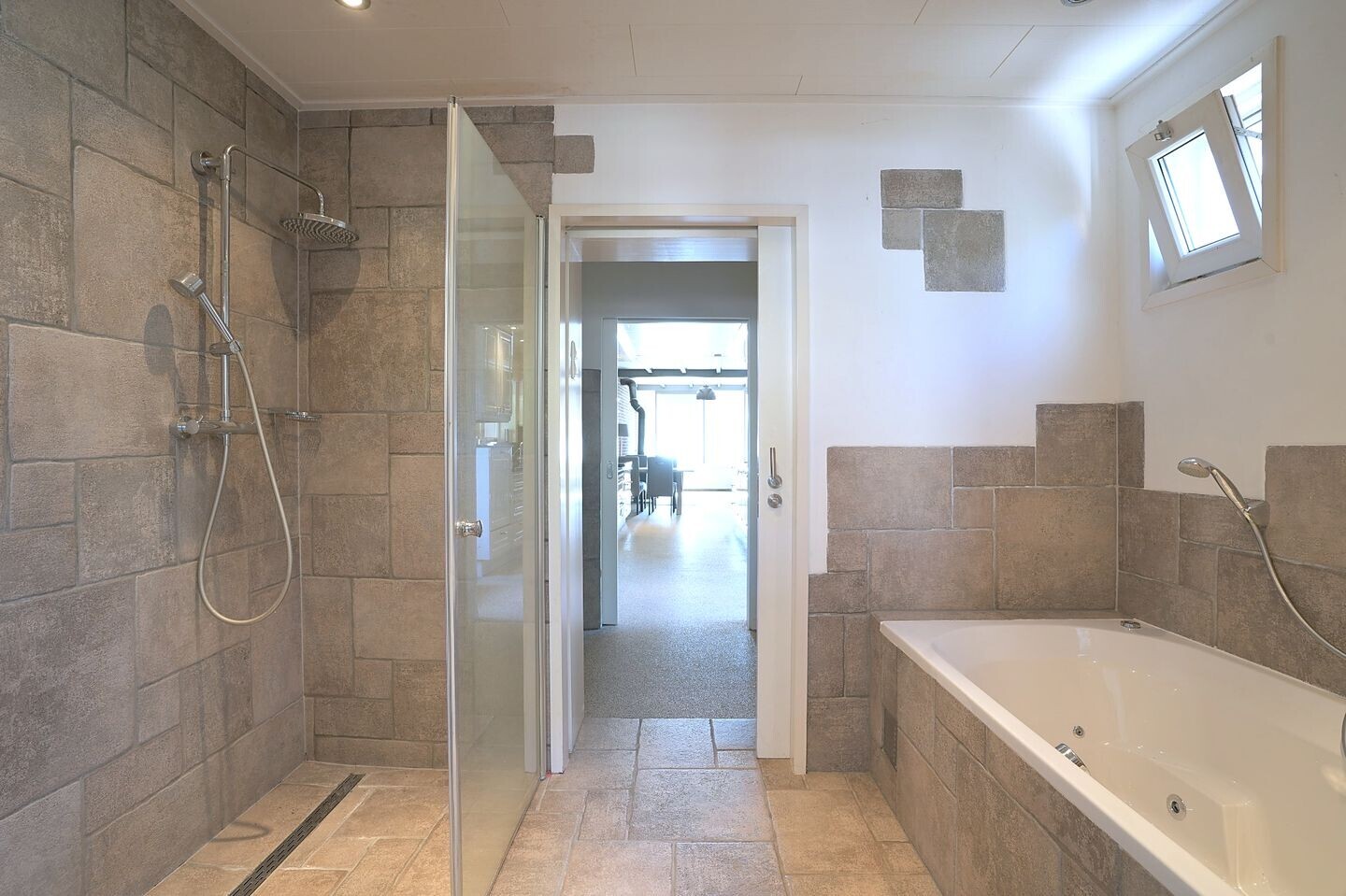 Tussenwoning te koop: Dorpsstraat 42, Heel