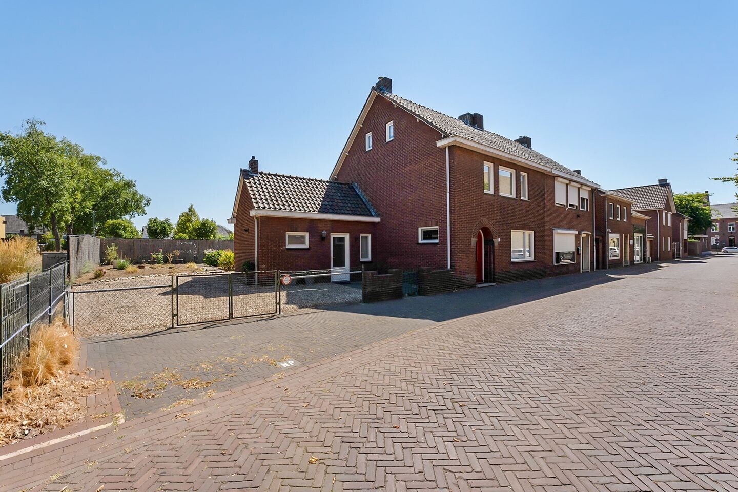 Twee-onder-één-kap te koop: Marktstraat 2, Echt