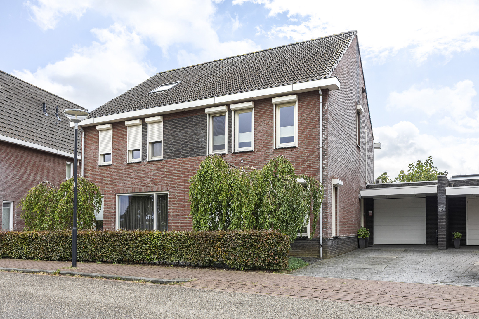 Tussenwoning te koop: Thaalweg Oost 28, Echt