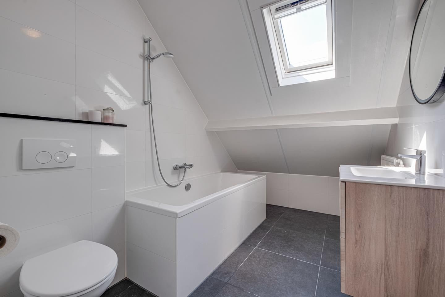 Tussenwoning te koop: De Wal 1, Stevensweert