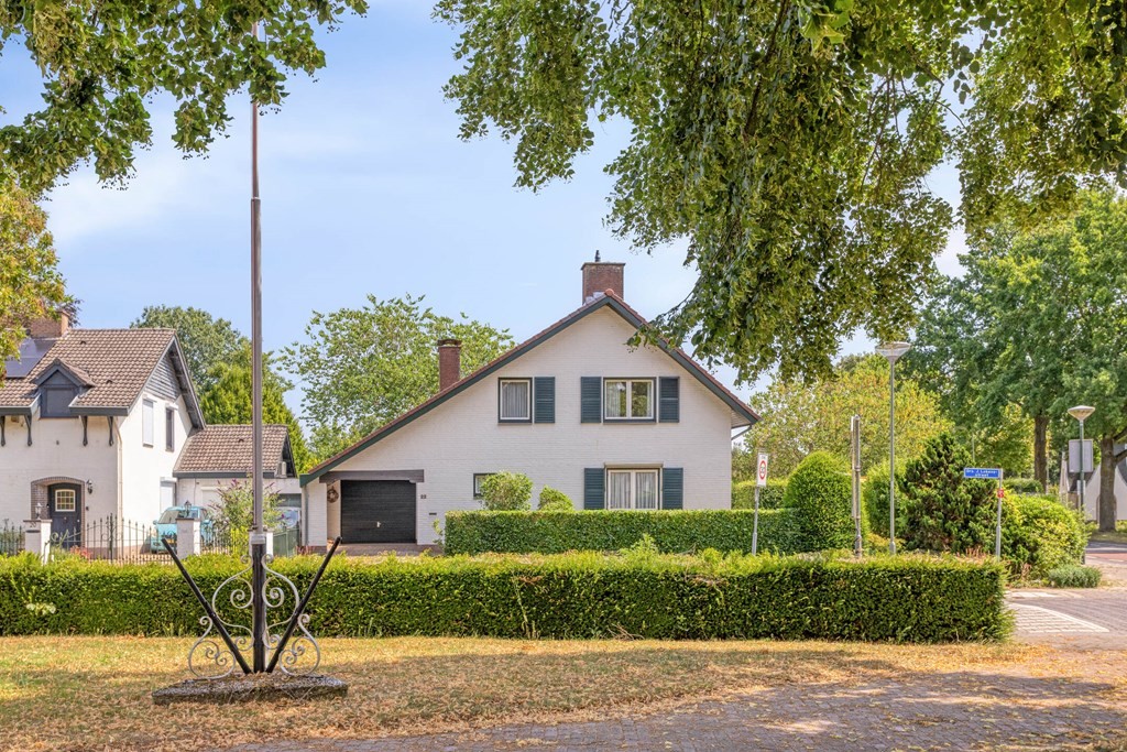 Twee-onder-één-kap te koop: Drs J. Lebensstraat 22, Roosteren