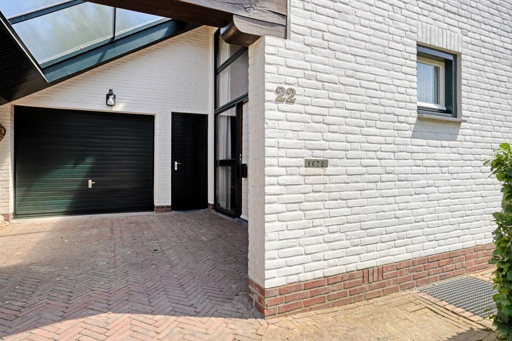 Twee-onder-één-kap te koop: Drs J. Lebensstraat 22, Roosteren