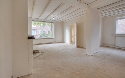 Burg Schoolmeestersstraat 12