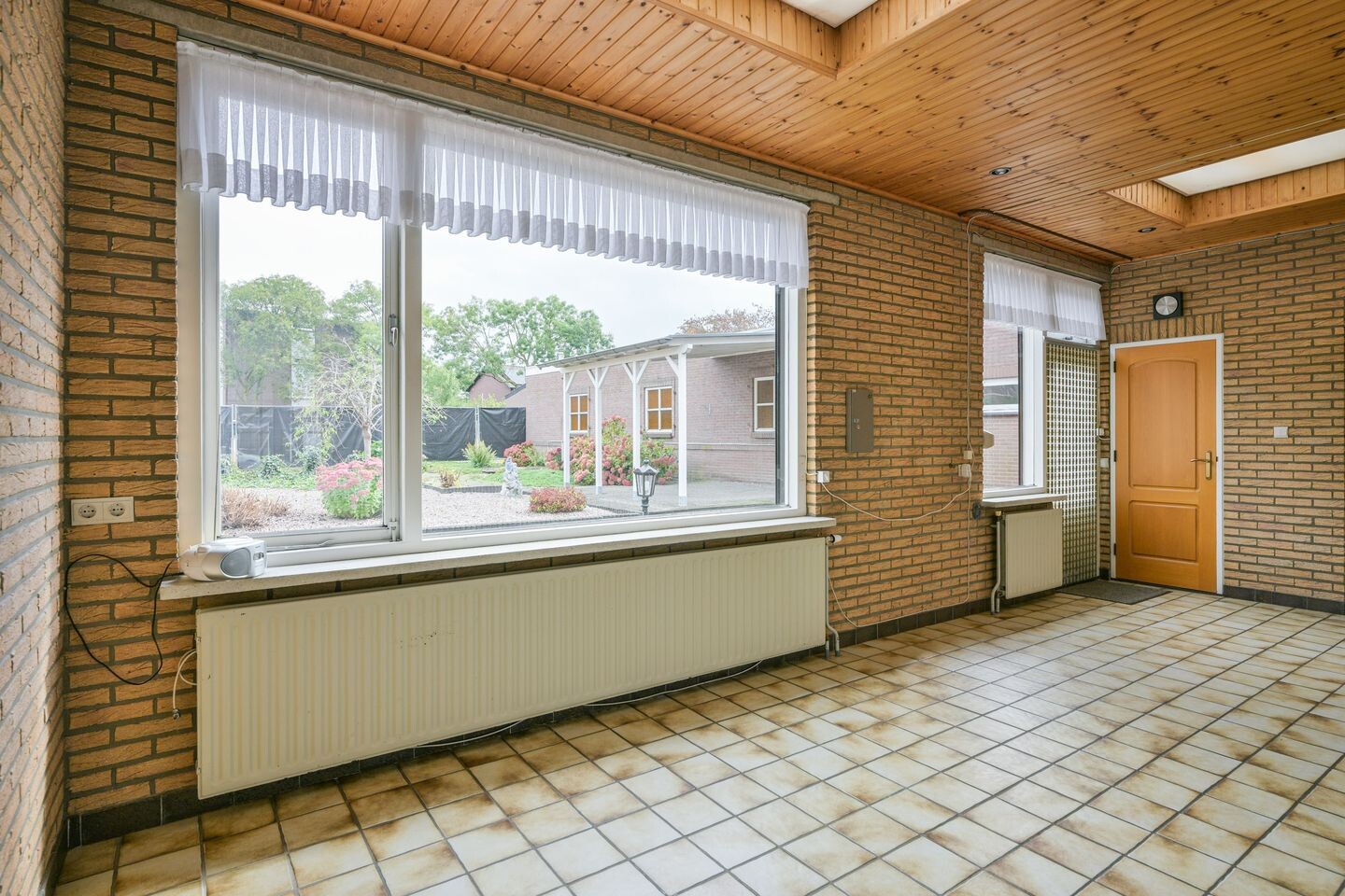 Twee-onder-één-kap te koop: Dorpstraat 51, Buchten