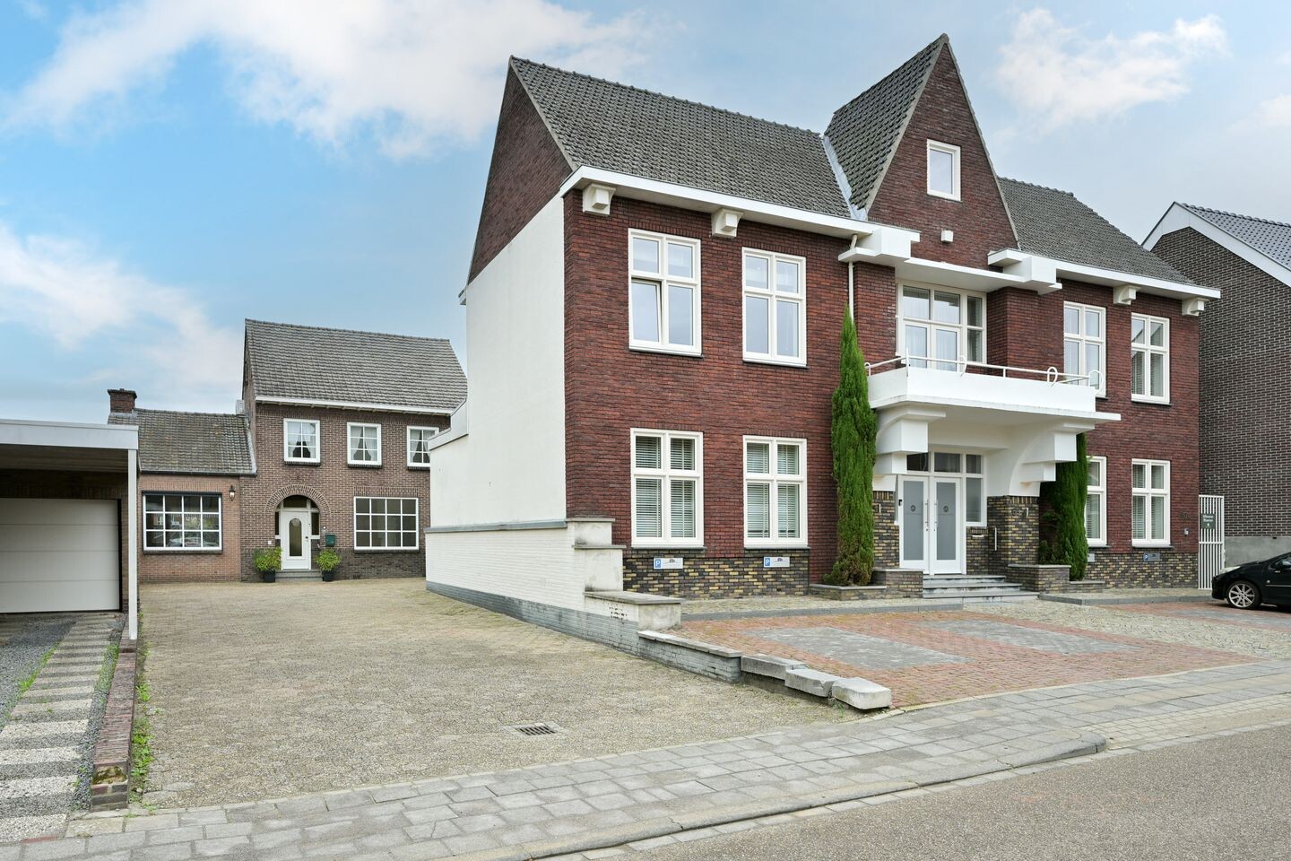 Twee-onder-één-kap te koop: Dorpstraat 51, Buchten