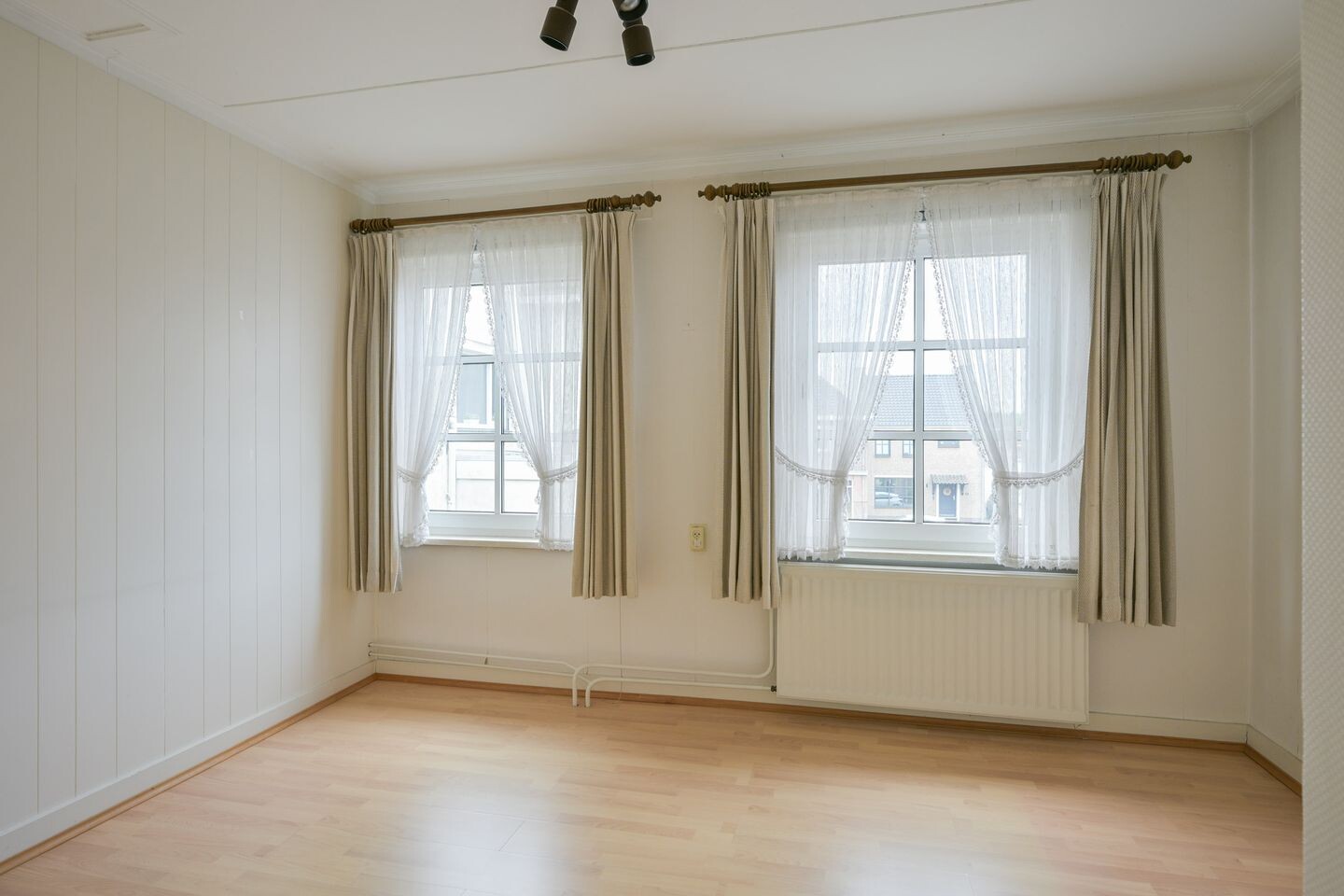 Twee-onder-één-kap te koop: Dorpstraat 51, Buchten