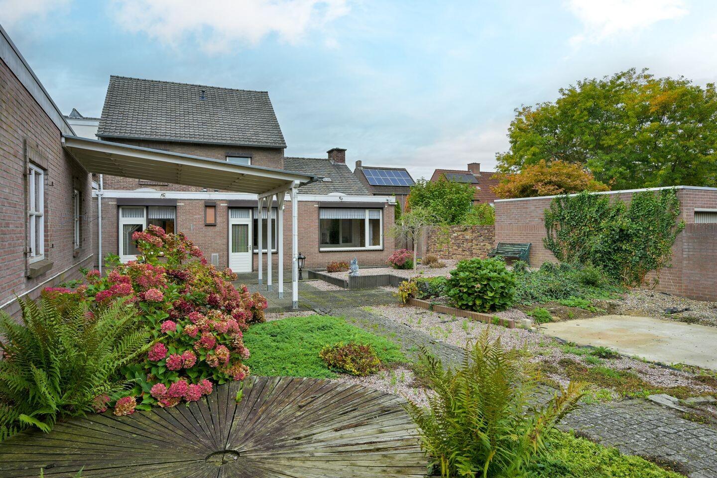 Twee-onder-één-kap te koop: Dorpstraat 51, Buchten