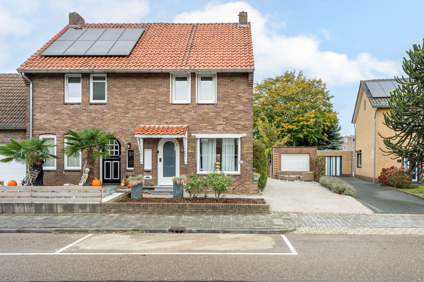 Twee-onder-één-kap te koop: Dorpstraat 93, Buchten