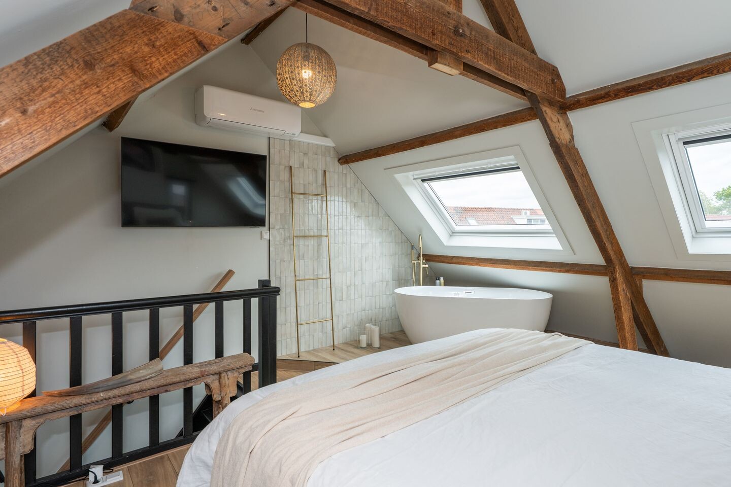 Twee-onder-één-kap te koop: Dorpstraat 93, Buchten