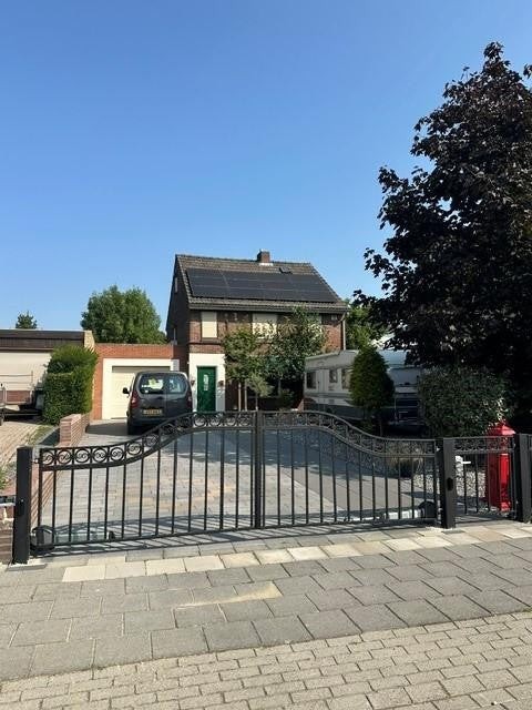 Twee-onder-één-kap te koop: Peperstraat 8, Grevenbicht