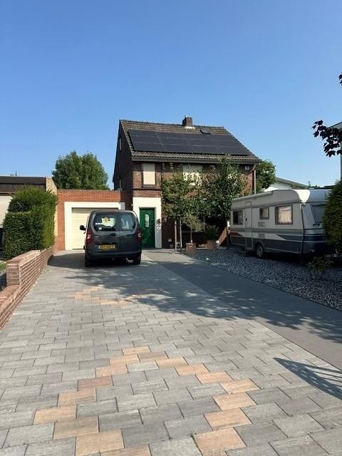 Twee-onder-één-kap te koop: Peperstraat 8, Grevenbicht