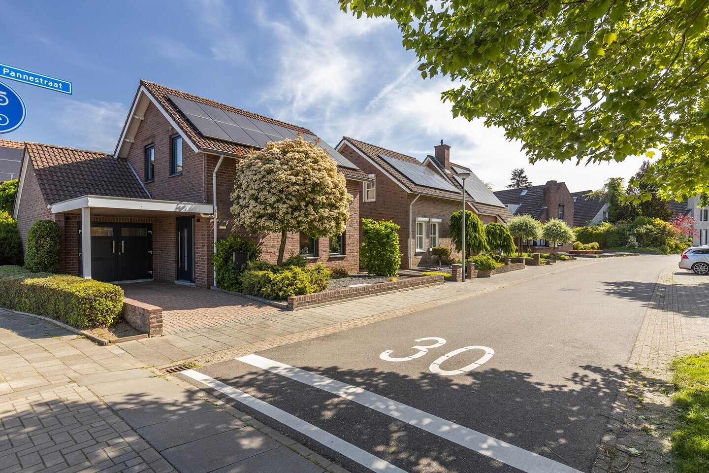 Vrijstaande woning te koop: Pannestraat 1, Urmond