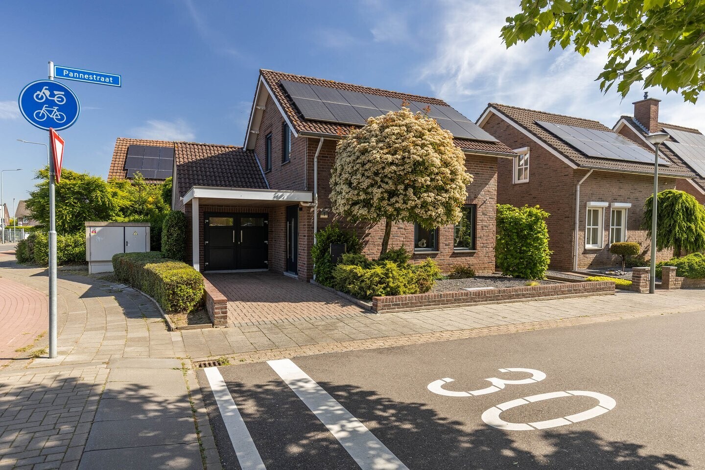 Vrijstaande woning te koop: Pannestraat 1, Urmond