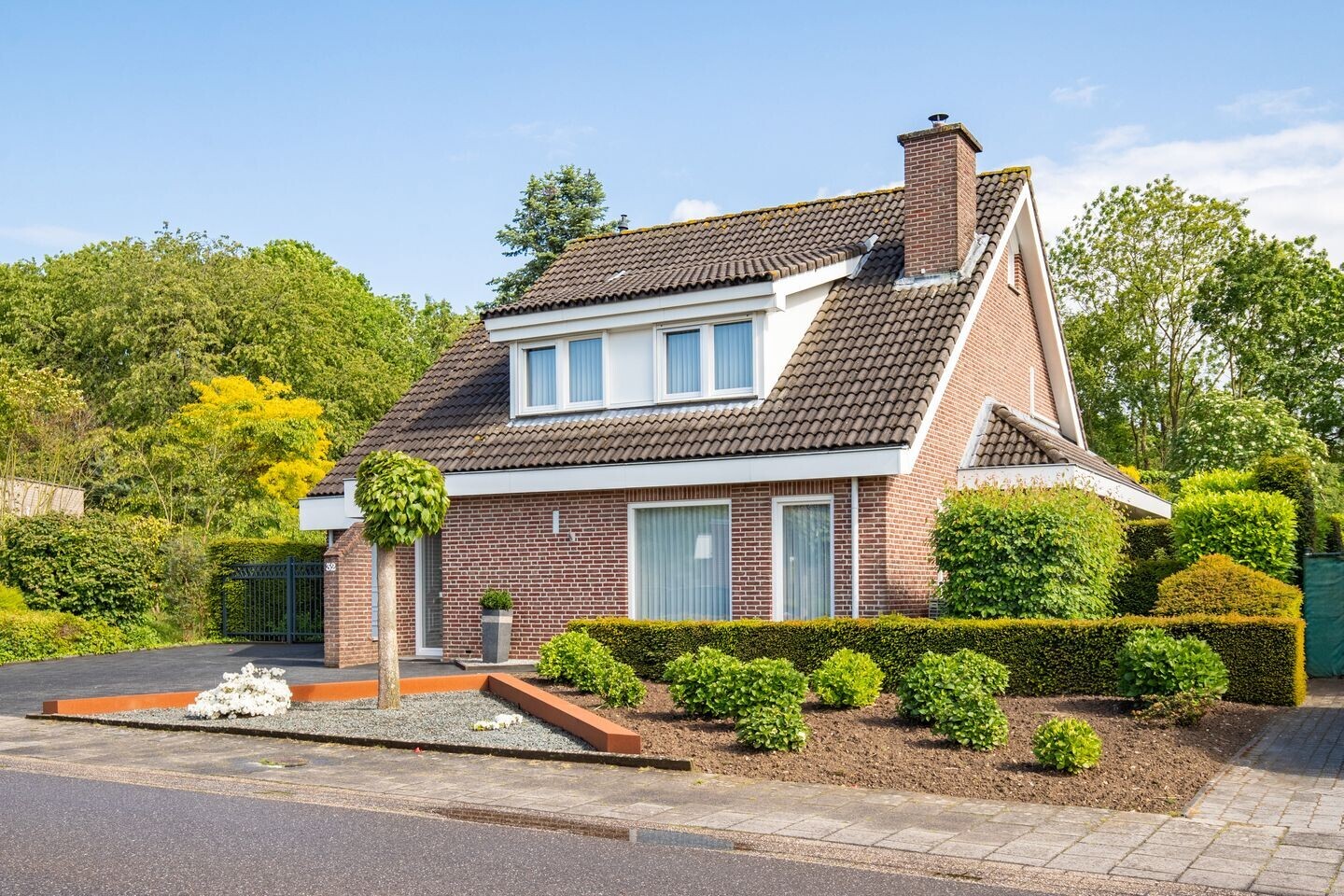 Vrijstaande woning te koop: Speelheuvel 32, Urmond