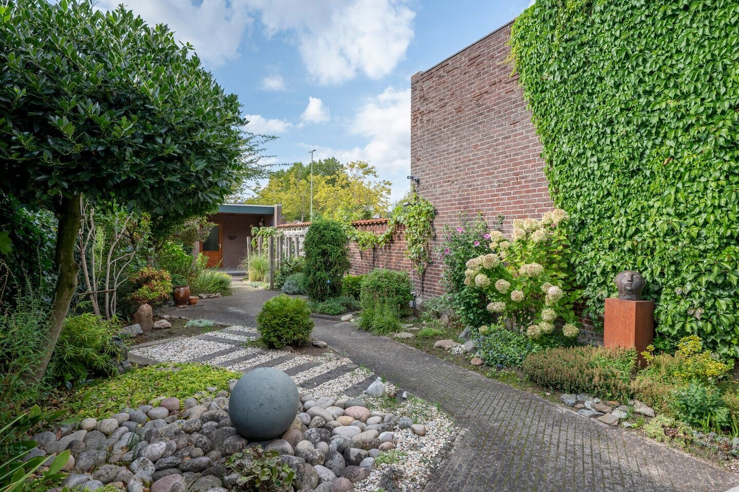 Tussenwoning te koop: Rijksweg Zuid 51, Sittard