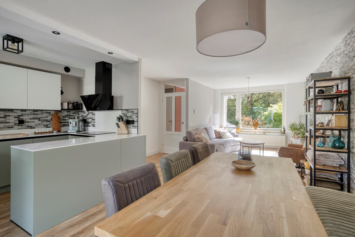 Tussenwoning te koop: Willem van Gelre-Gulikstraat 36, Sittard