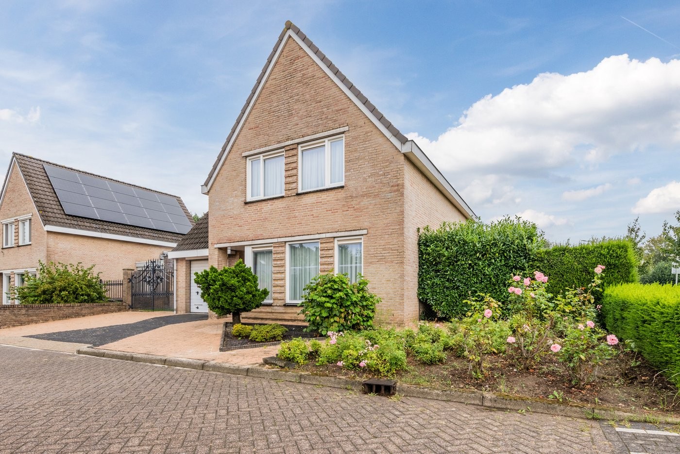 Vrijstaande woning te koop: Forsythiastraat 2, Geleen