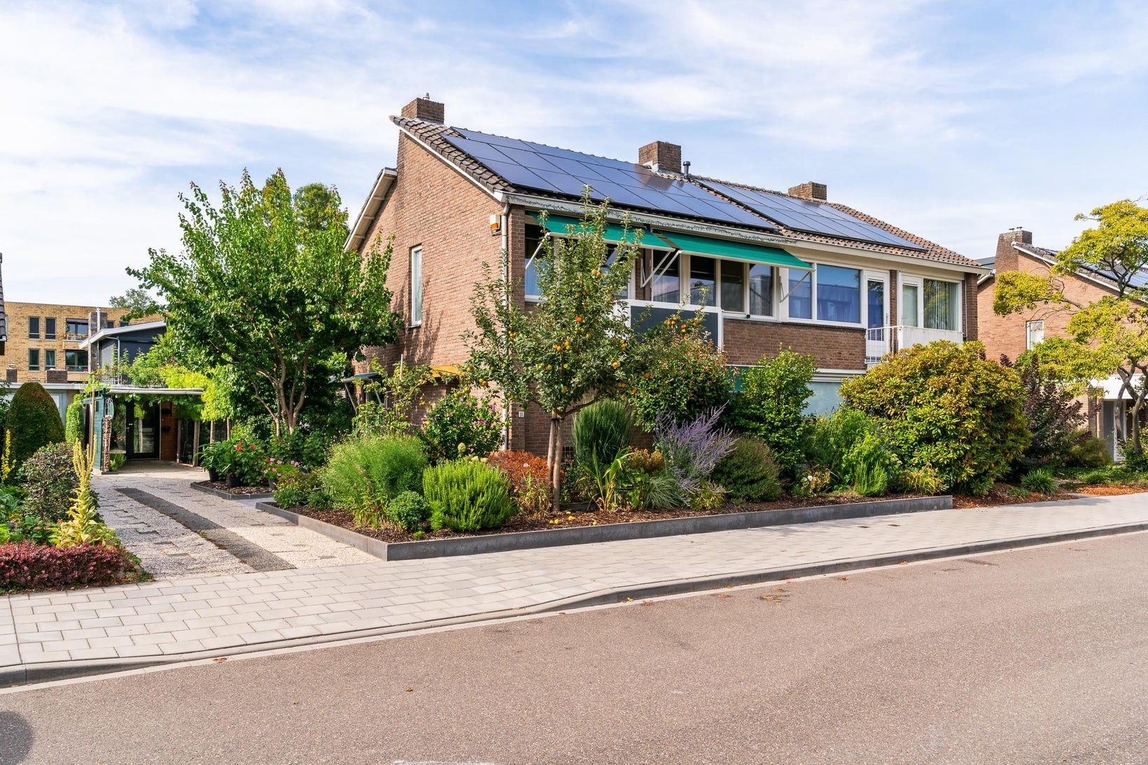 Twee-onder-één-kap te koop: Dunantstraat 18, Geleen