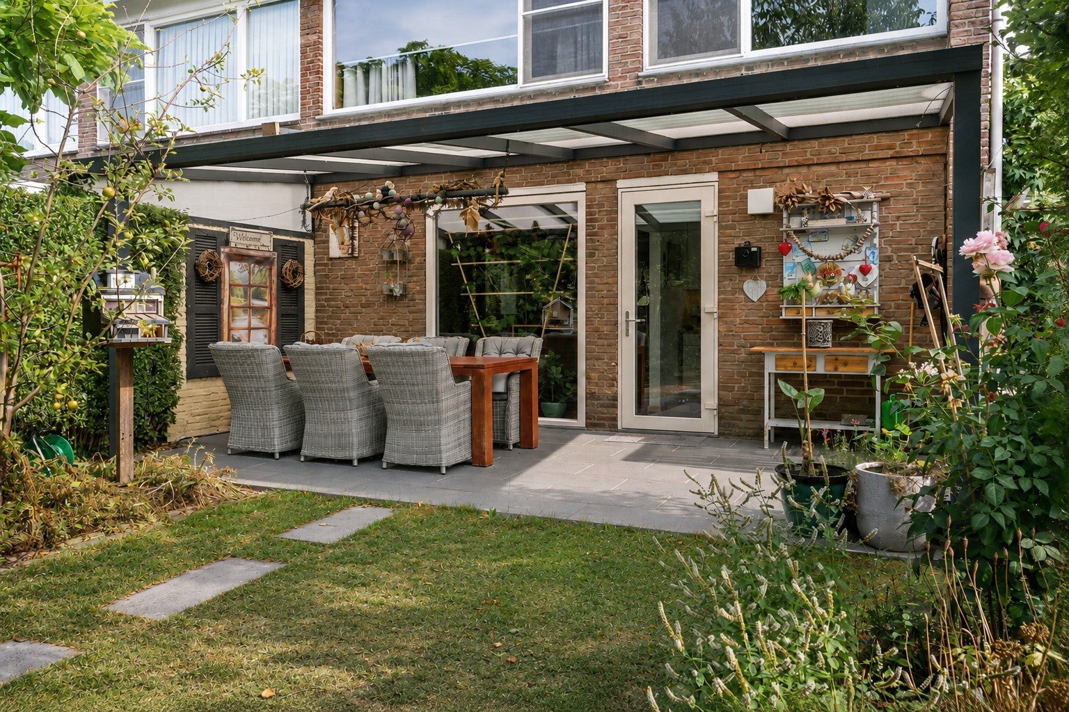 Twee-onder-één-kap te koop: Dunantstraat 18, Geleen