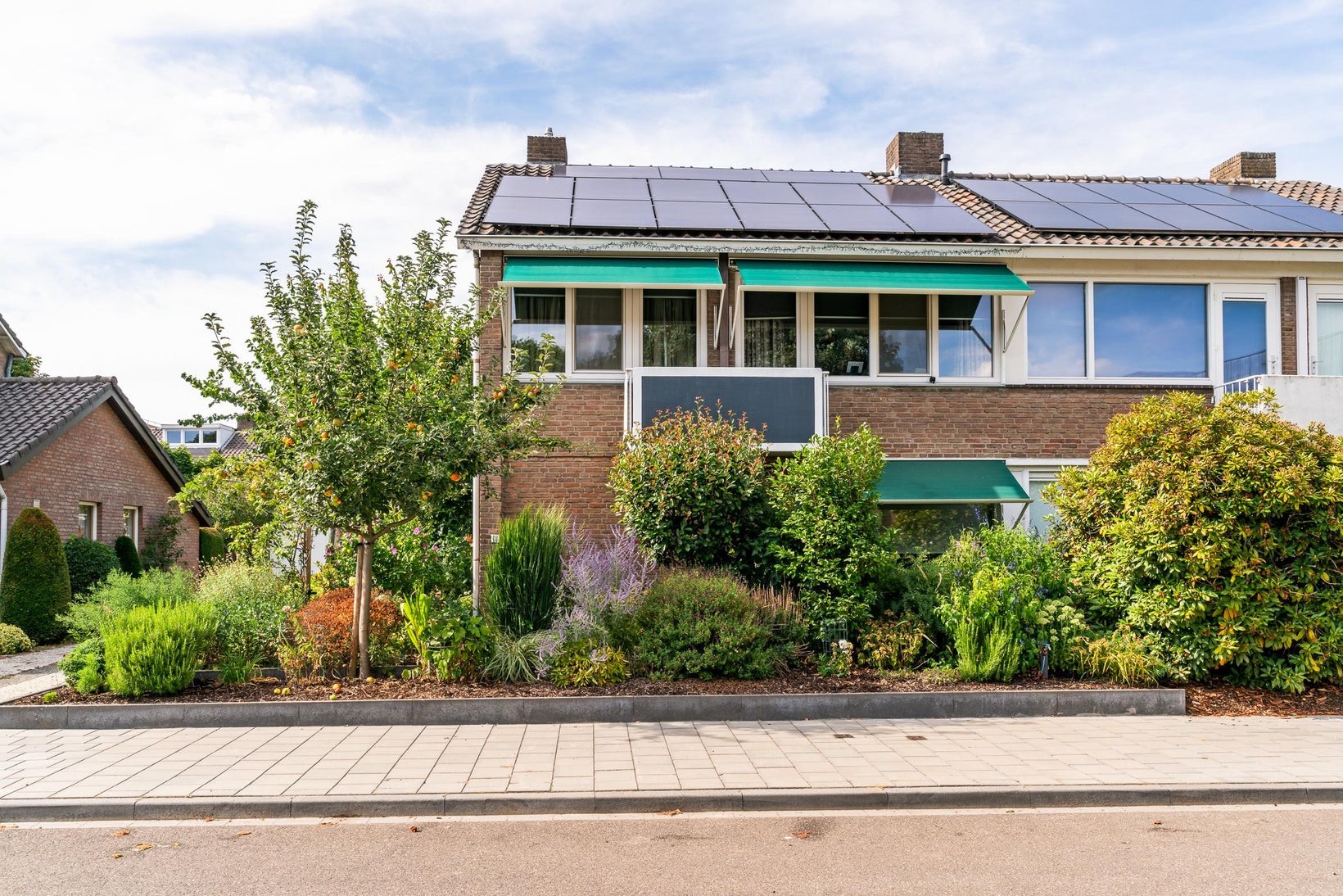 Twee-onder-één-kap te koop: Dunantstraat 18, Geleen