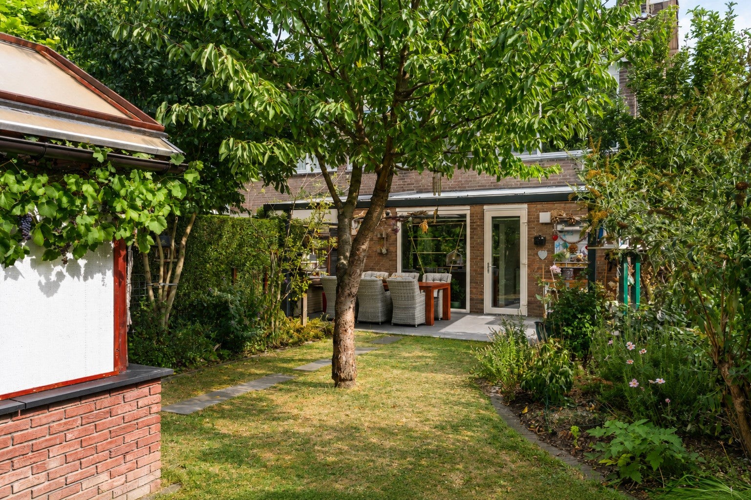 Twee-onder-één-kap te koop: Dunantstraat 18, Geleen