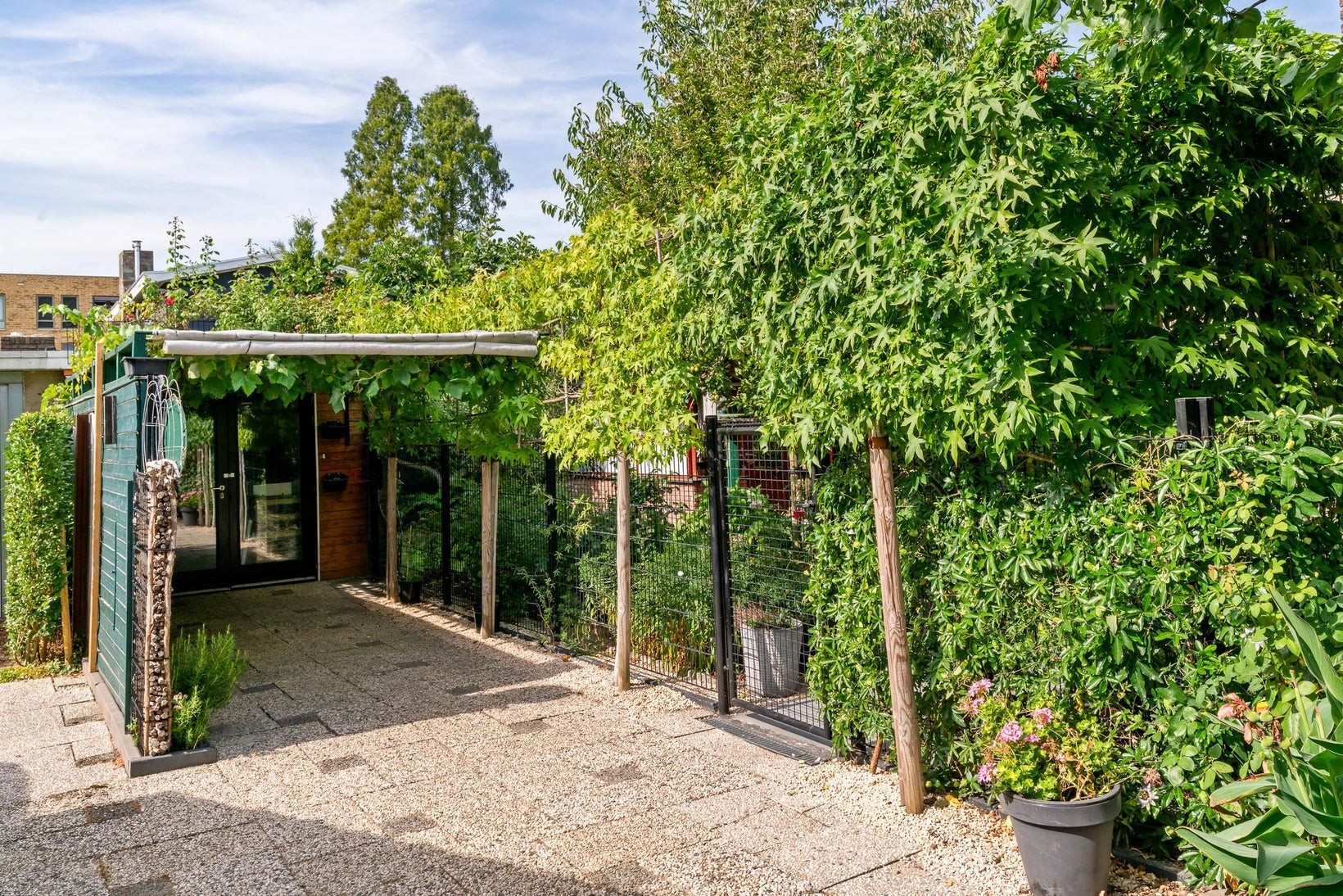 Twee-onder-één-kap te koop: Dunantstraat 18, Geleen