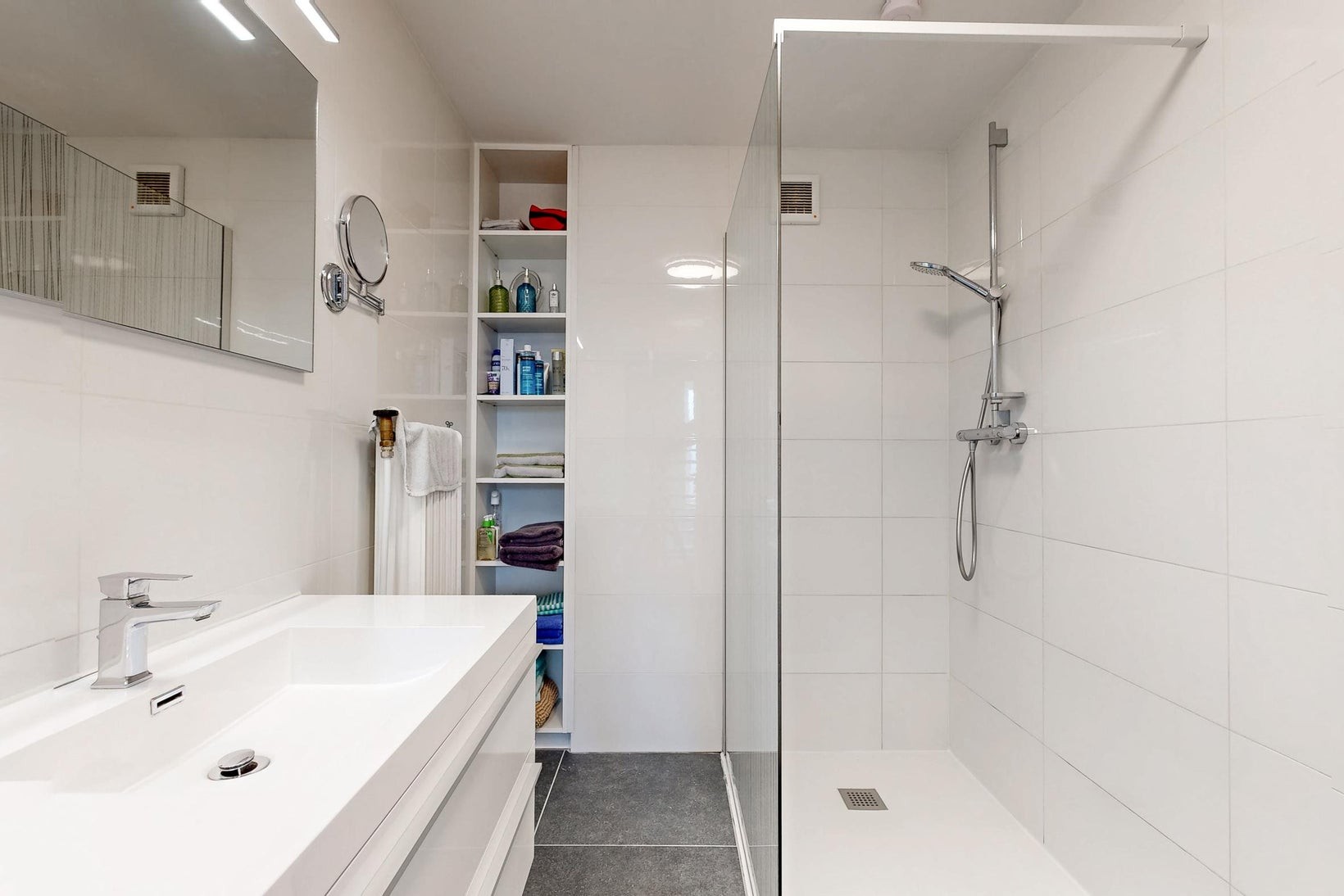 Twee-onder-één-kap te koop: Dunantstraat 18, Geleen