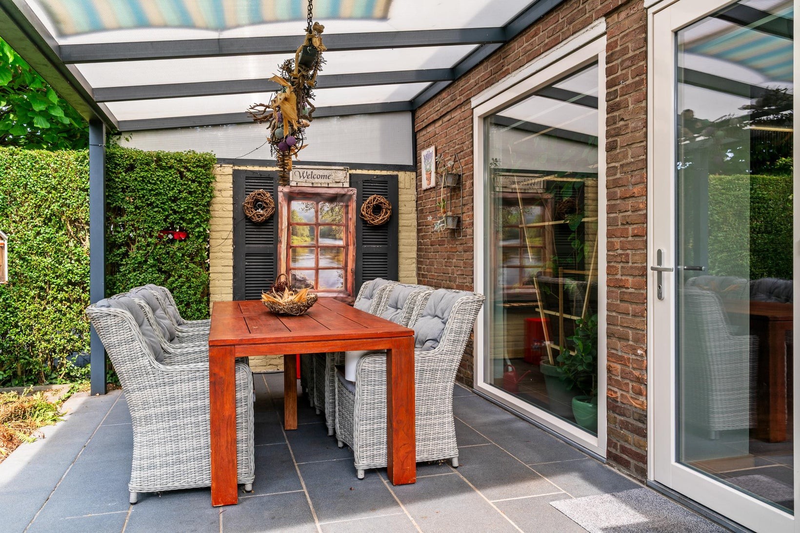 Twee-onder-één-kap te koop: Dunantstraat 18, Geleen