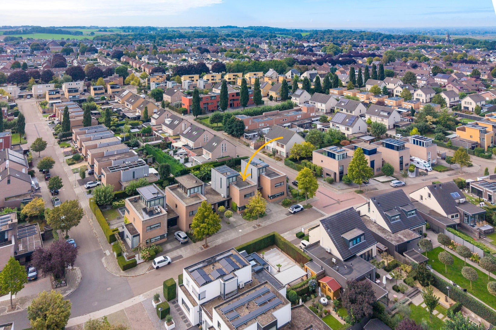 Tussenwoning te koop: Aronskelk 77, Elsloo