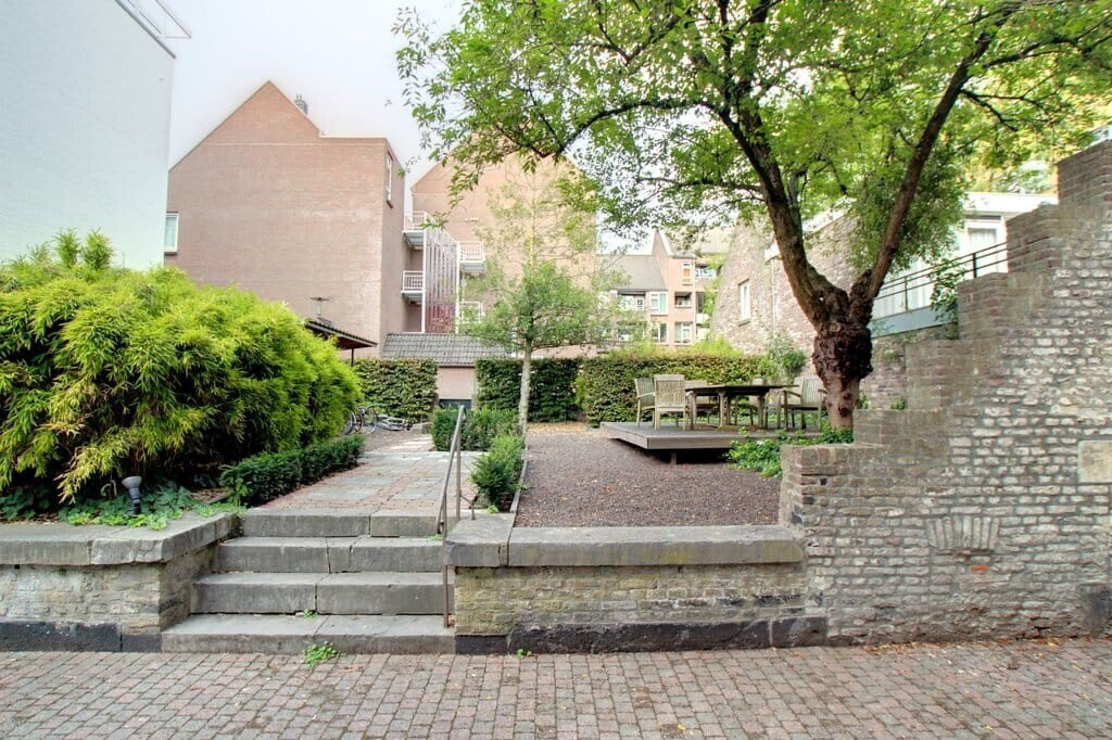 Studio te koop: Kleine Gracht 32A01, Maastricht