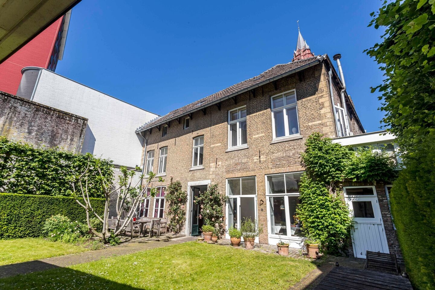 Appartement te koop: Henric van Veldekeplein 21, Maastricht