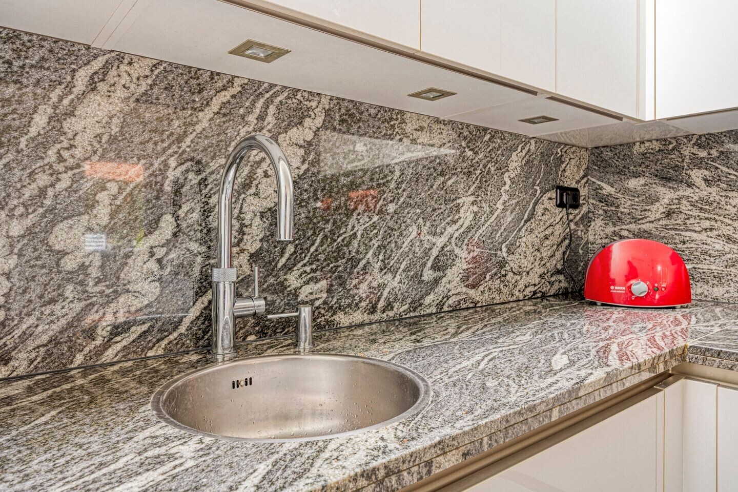 Tussenwoning te koop: Emilionlaan 52, Maastricht