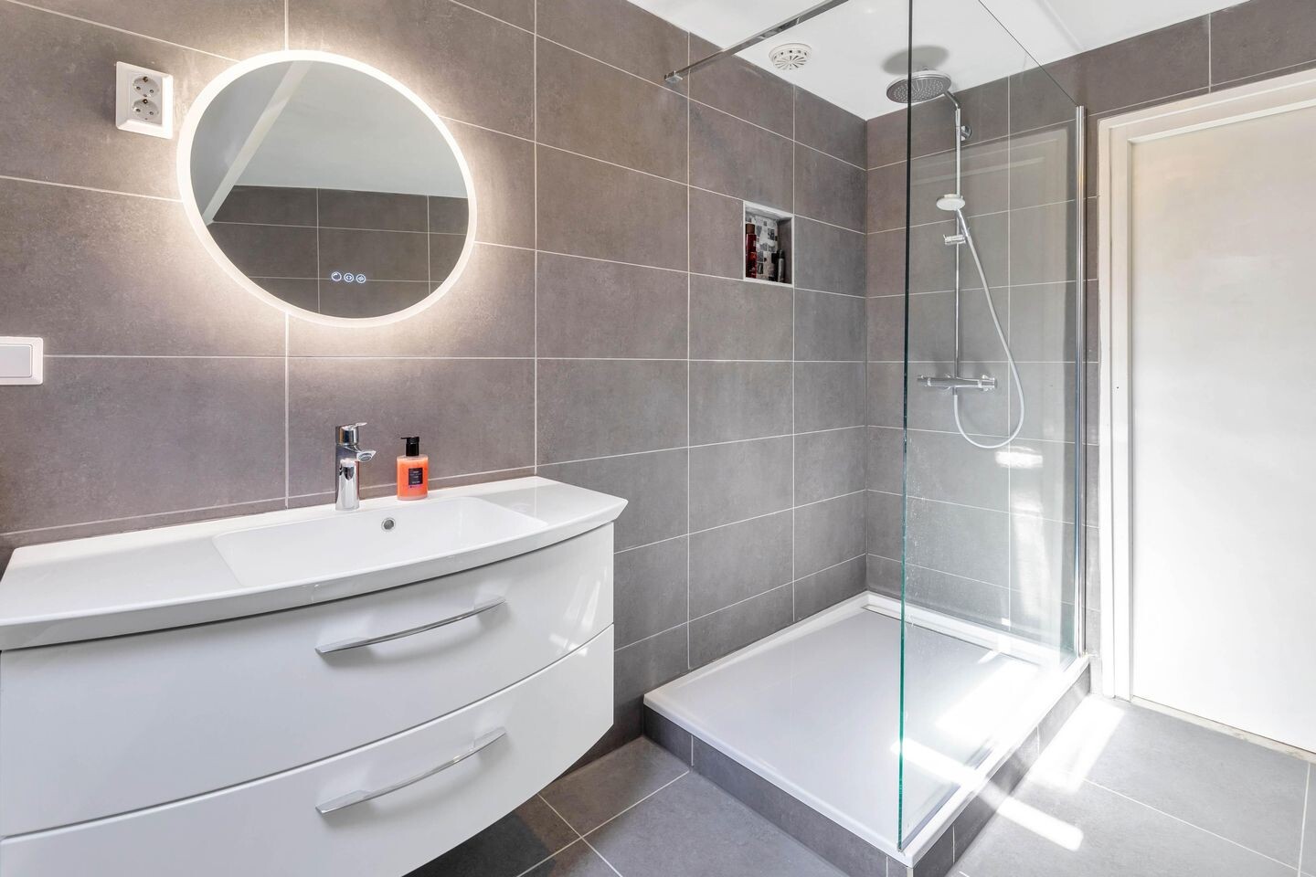 Tussenwoning te koop: Titanenhof 4, Maastricht