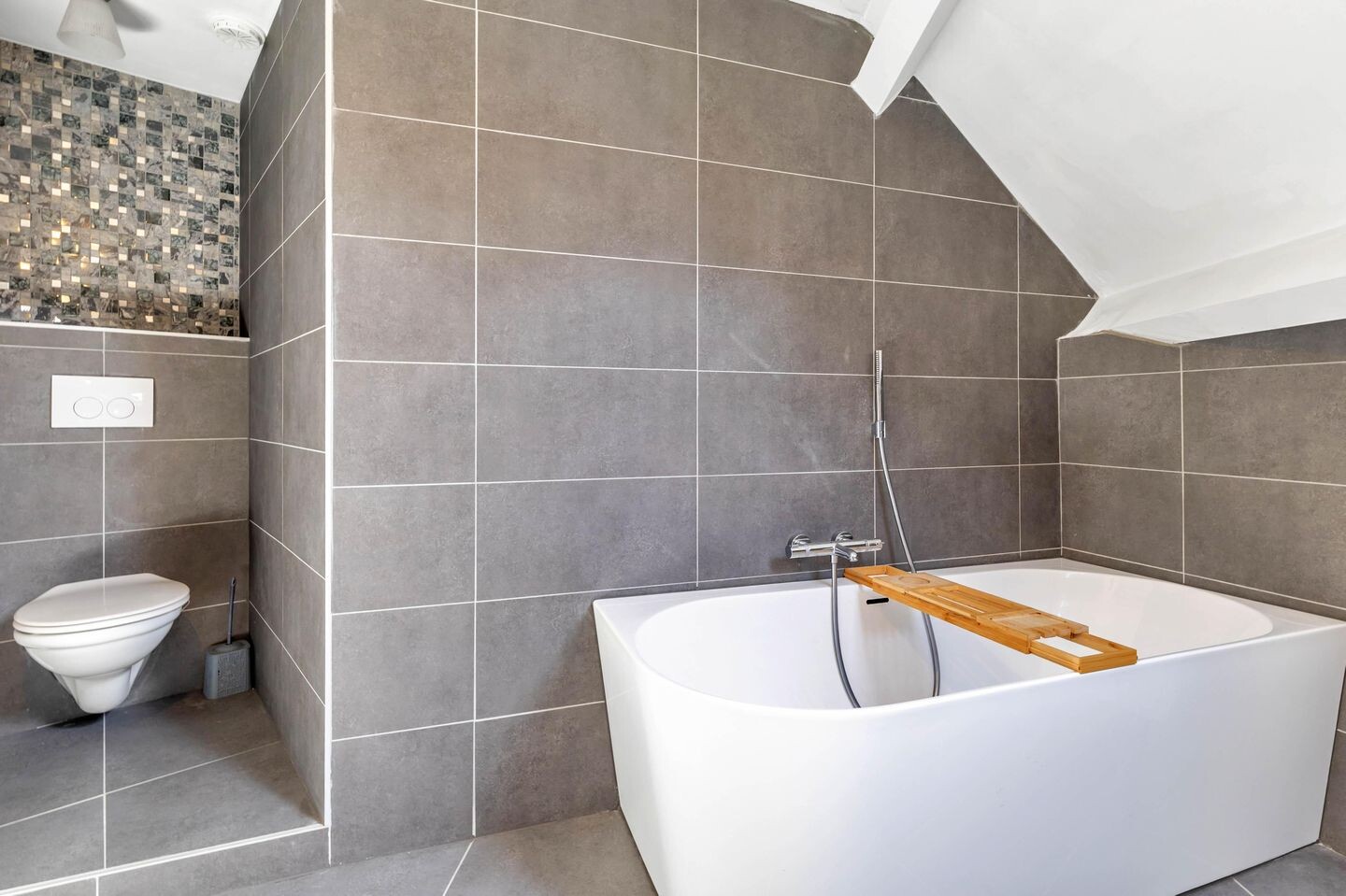 Tussenwoning te koop: Titanenhof 4, Maastricht