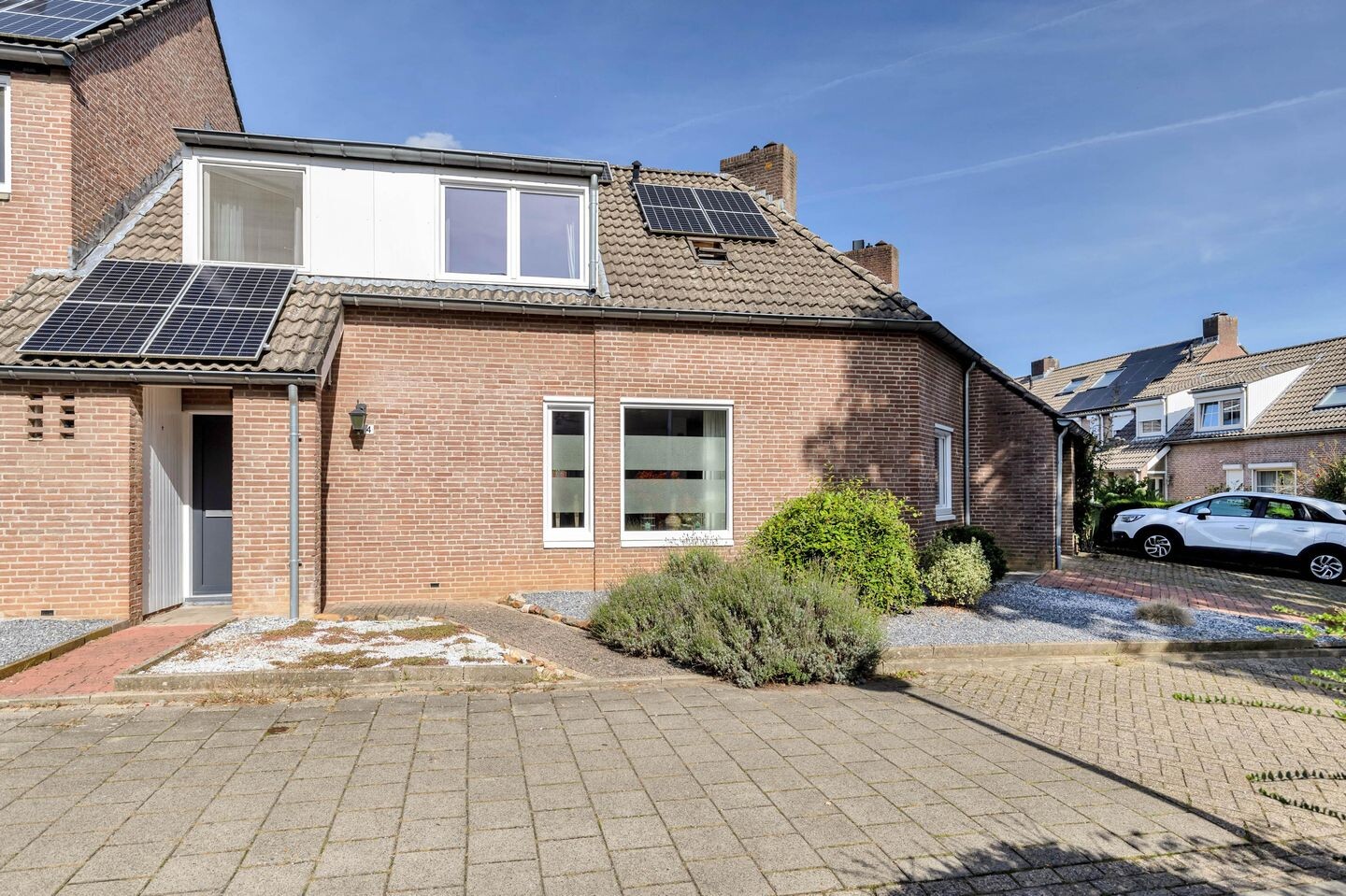 Tussenwoning te koop: Titanenhof 4, Maastricht