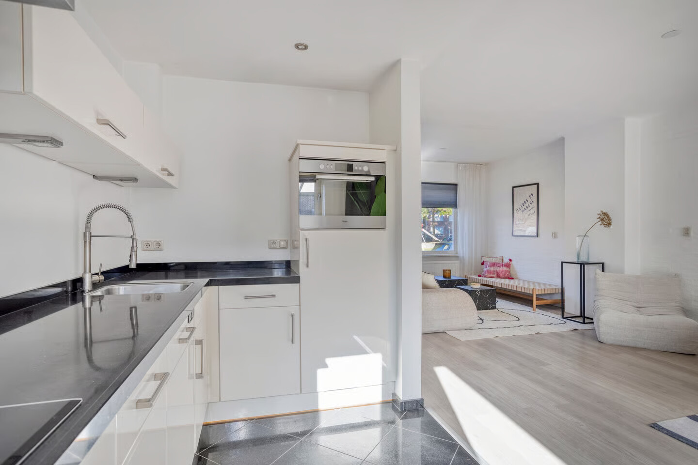 Tussenwoning te koop: Paus Leo XIII plein 7, Maastricht