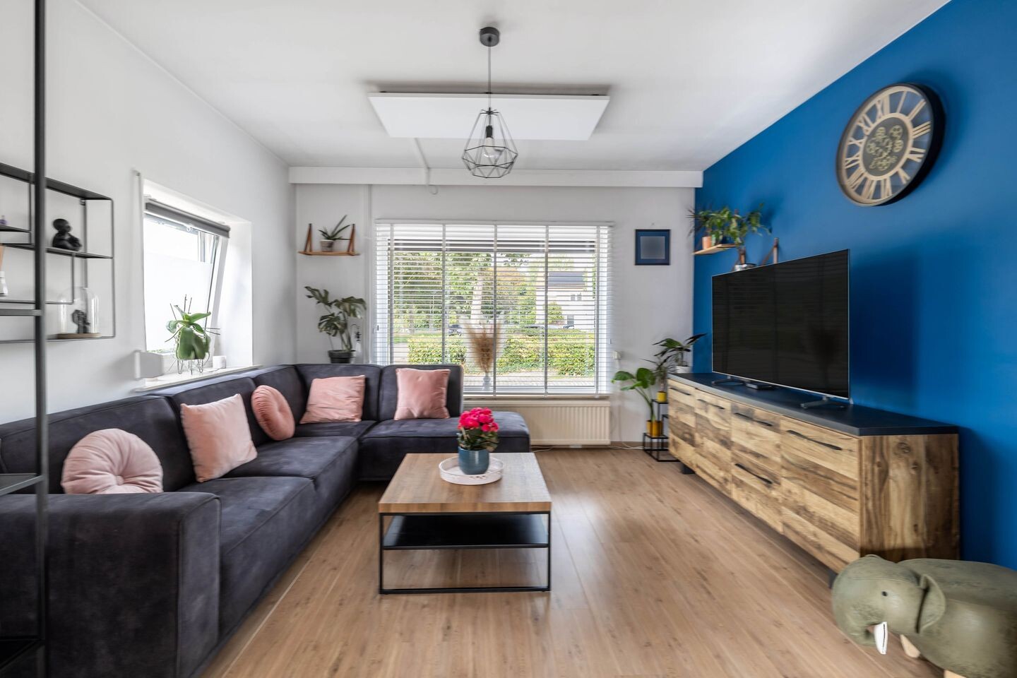 Hoekwoning te koop: Sint Gerlachplein 2, Valkenburg