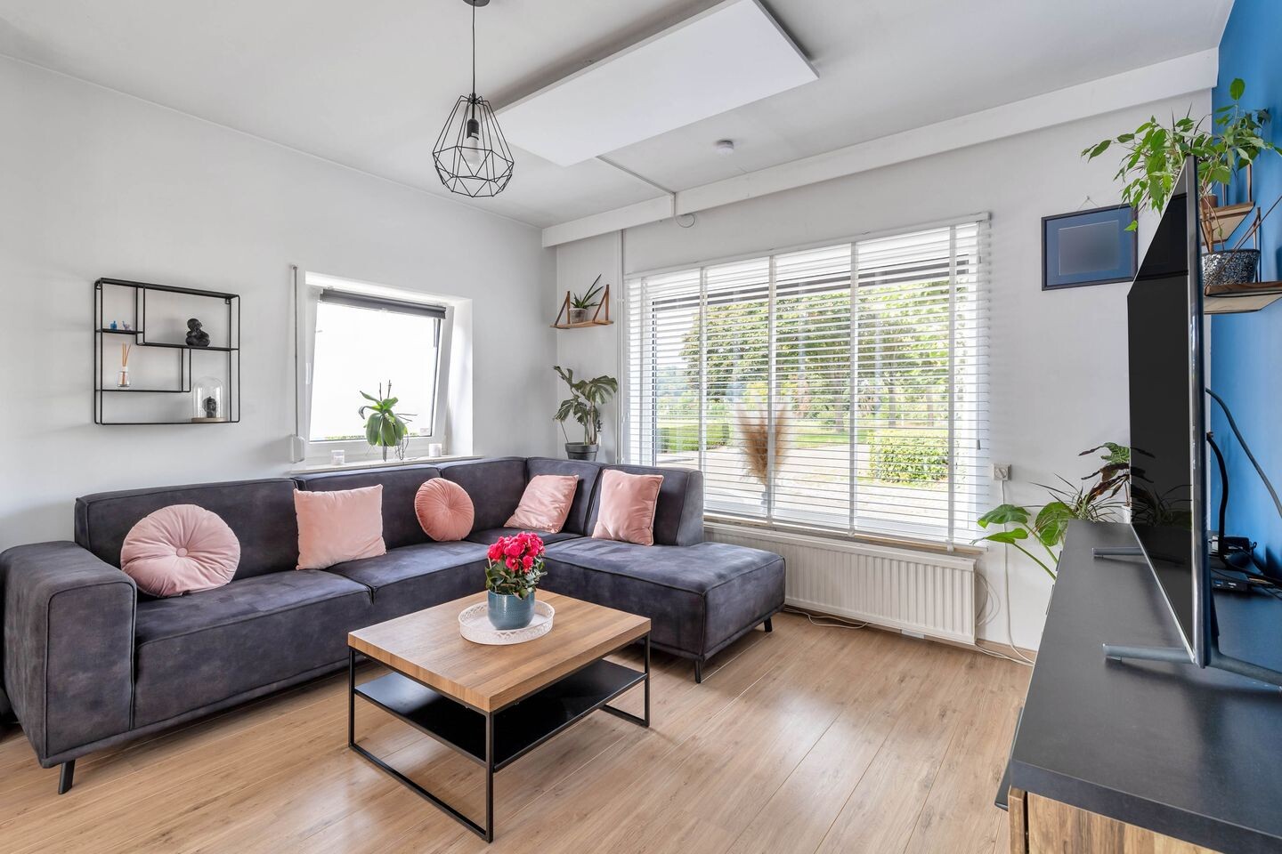 Hoekwoning te koop: Sint Gerlachplein 2, Valkenburg