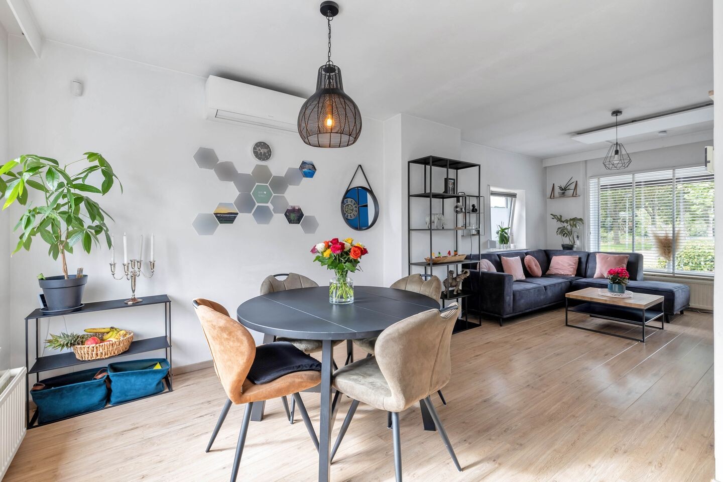 Hoekwoning te koop: Sint Gerlachplein 2, Valkenburg