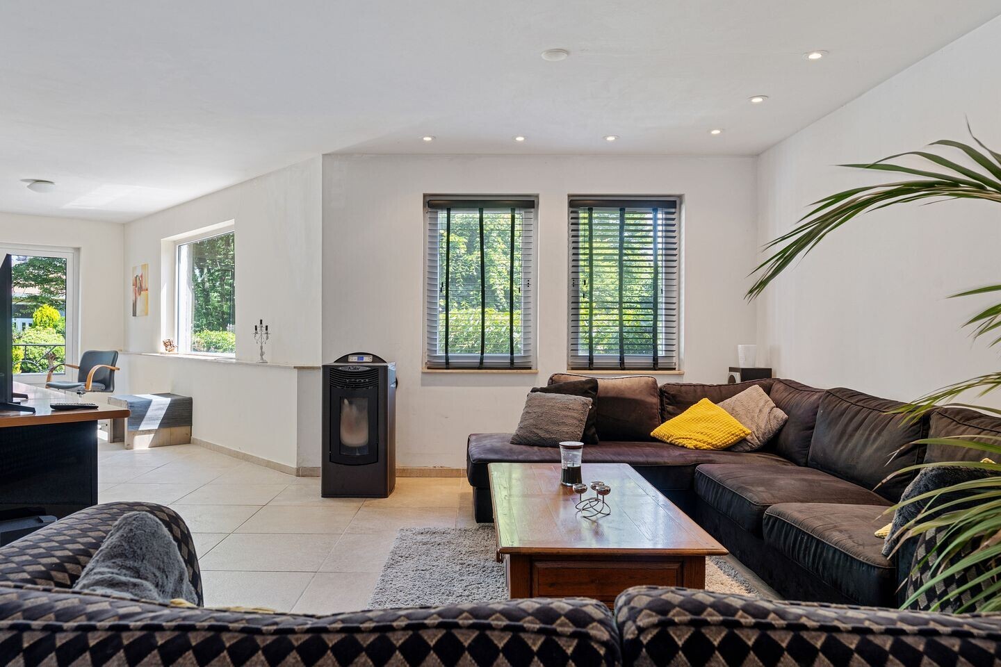 Tussenwoning te koop: Mgr. Brulsstraat 11, Hulsberg
