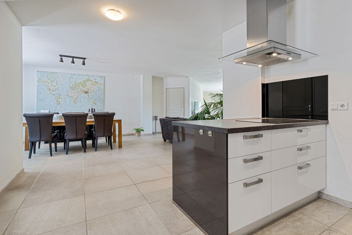 Tussenwoning te koop: Mgr. Brulsstraat 11, Hulsberg