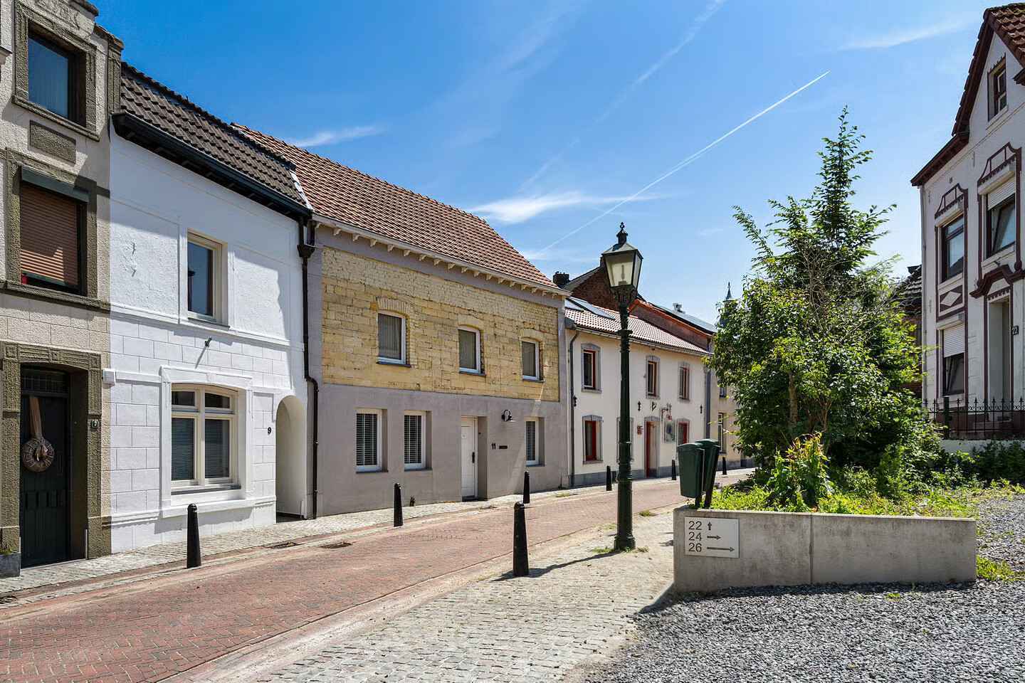 Tussenwoning te koop: Mgr. Brulsstraat 11, Hulsberg