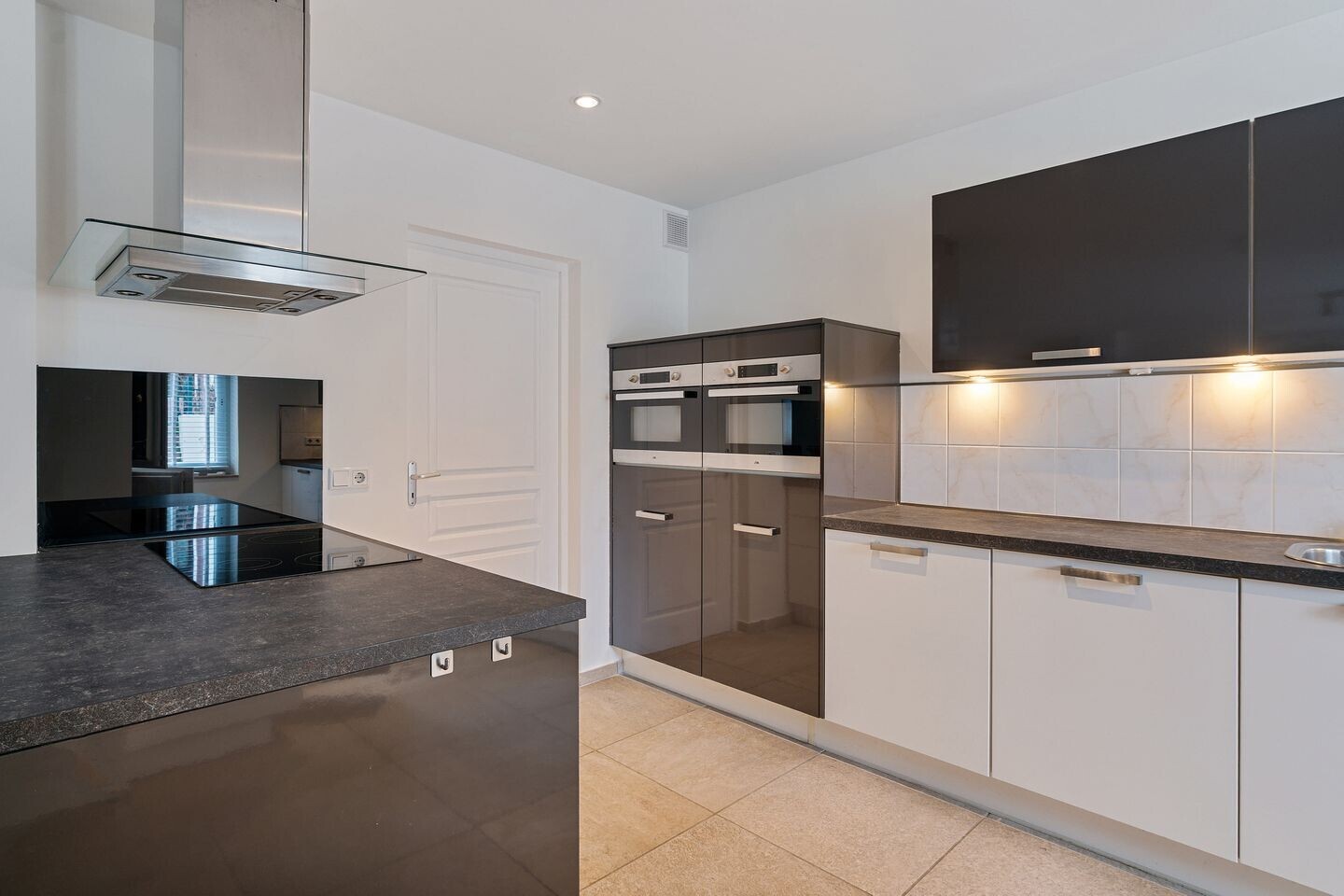 Tussenwoning te koop: Mgr. Brulsstraat 11, Hulsberg