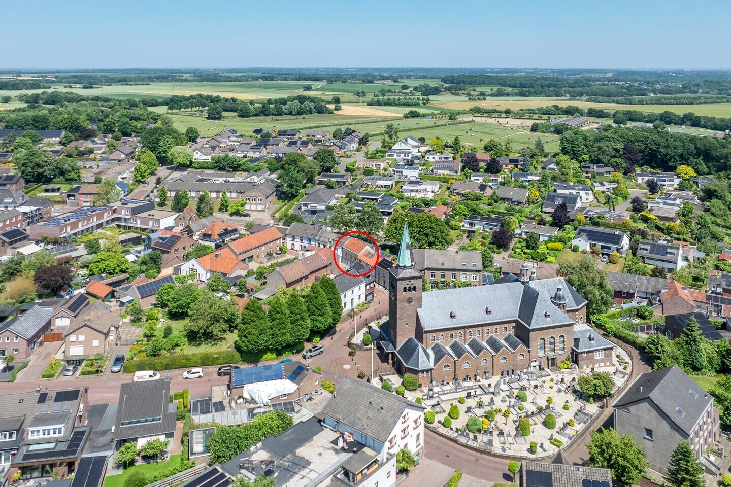 Tussenwoning te koop: Mgr. Brulsstraat 11, Hulsberg