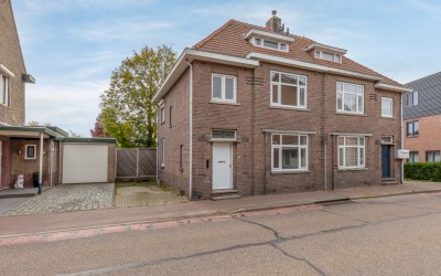 Dorpsstraat 42