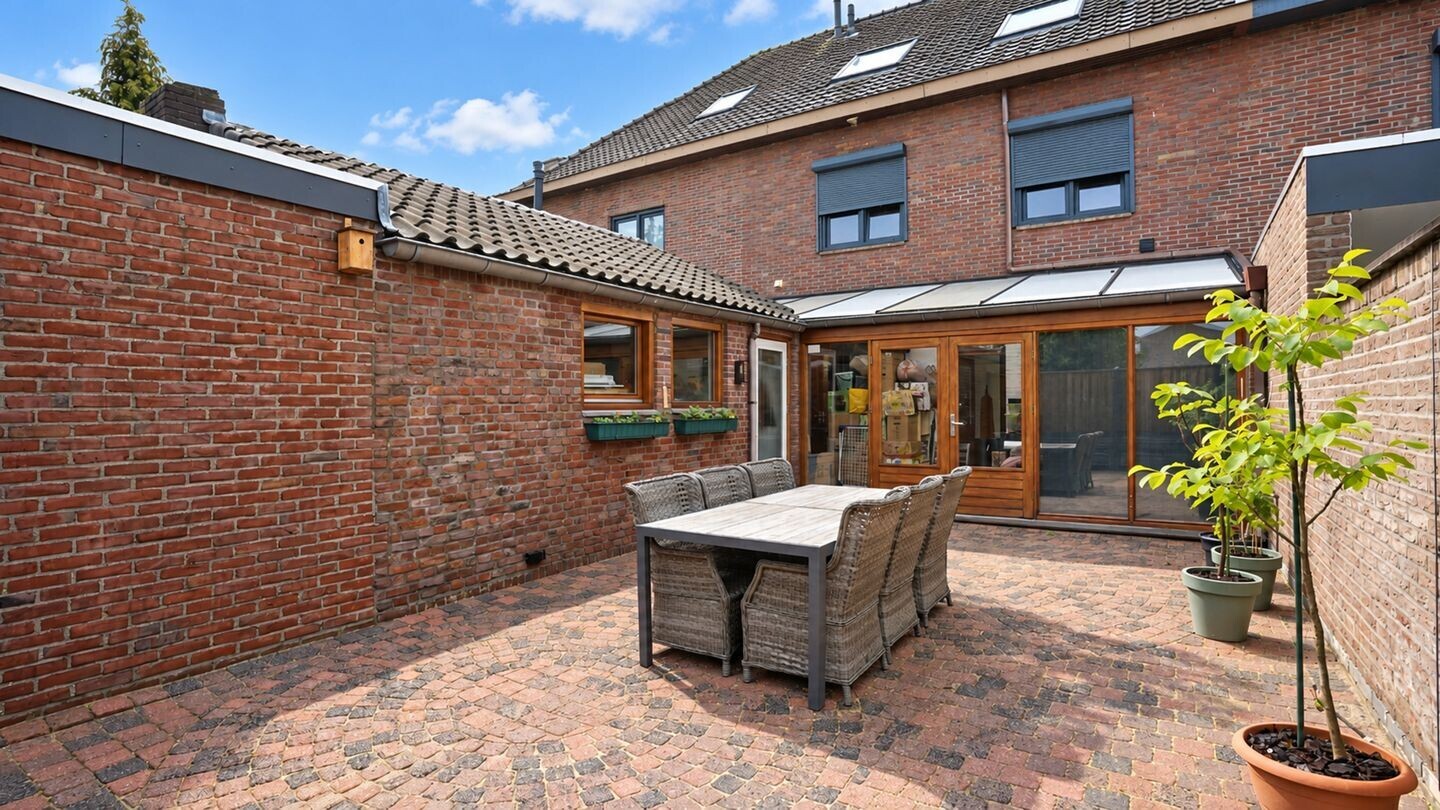 Tussenwoning te koop: Kleine Voortstraat 10, Landgraaf