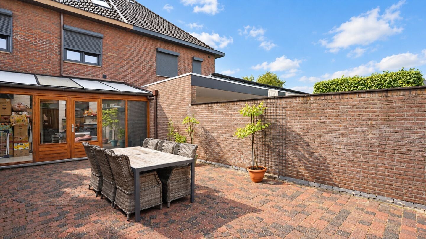 Tussenwoning te koop: Kleine Voortstraat 10, Landgraaf