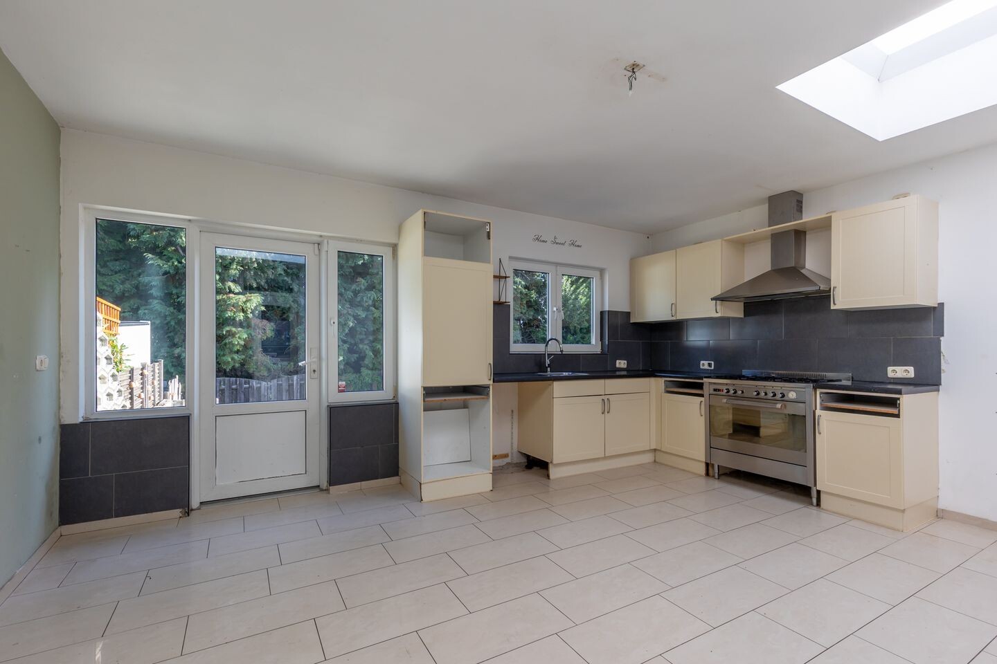 Tussenwoning te koop: Prins Bernhardstraat 8, Landgraaf